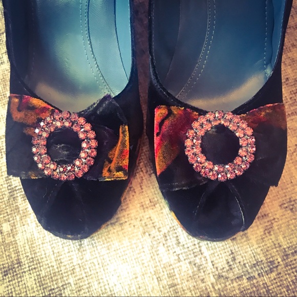 Vintage Via Spiga Velvet Floral wedges - Picture 4 of 8